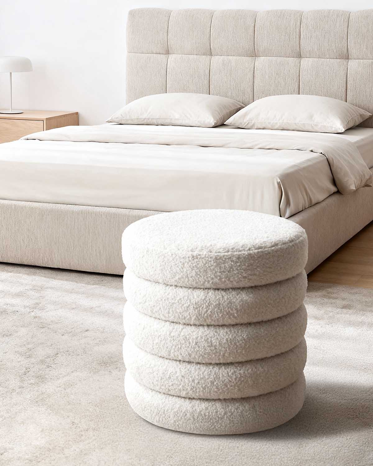 Puff con almacenaje tapizado en teddy Effie