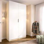 Blanco y madera natural claro